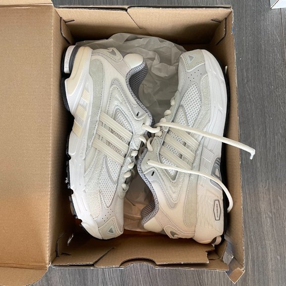 Adidas Response CL (Size  US 5) - Picture 2 of 3